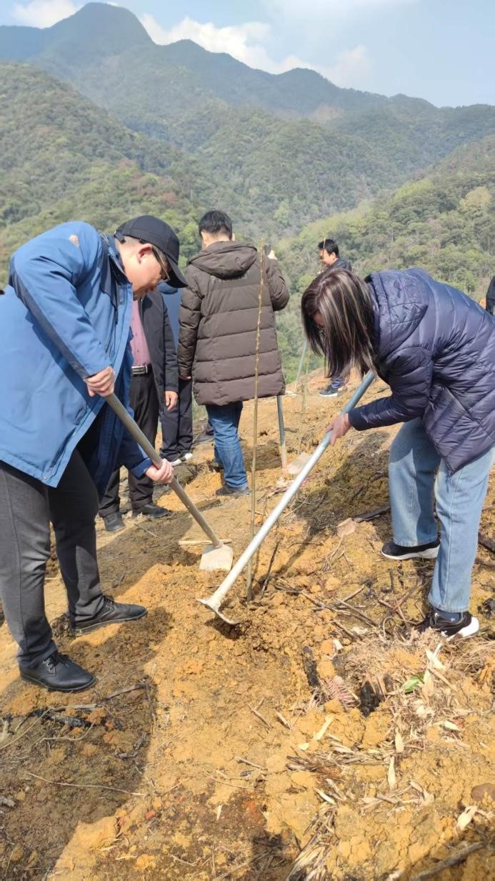 碳惠山?！ば雍糜心恪疤蓟蒎\旗”醫患共植“滬明杏林”活動